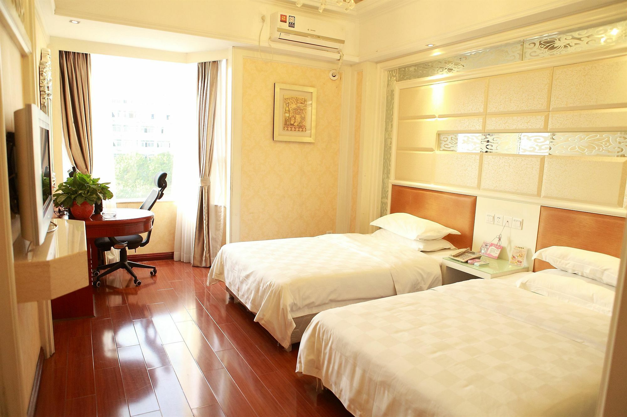 Bluesky Hotel Гуанчжоу Екстер'єр фото