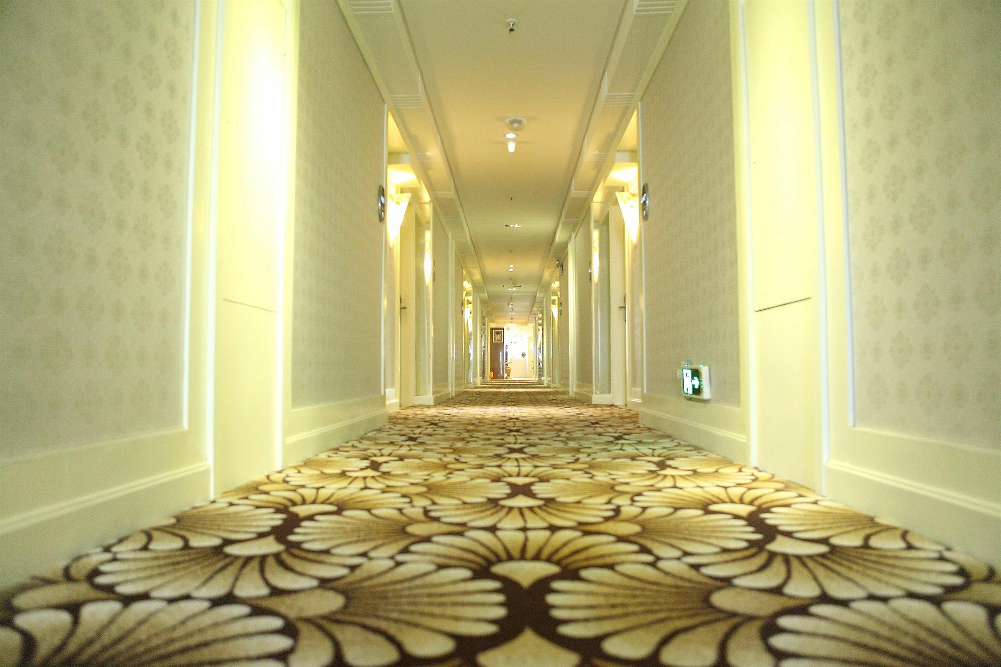 Bluesky Hotel Гуанчжоу Екстер'єр фото